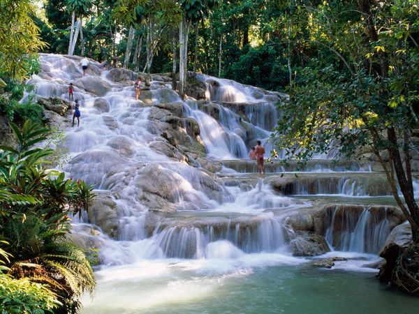Du lịch quốc đảo Jamaica xanh mát