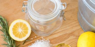 Tự làm muối tắm chanh chăm sóc da toàn thân