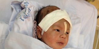 Bé trai bị đâm xuyên sọ đã hồi phục ngoạn mục