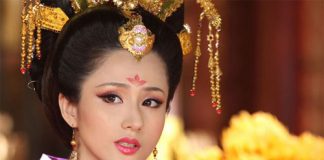 Hoàng hậu liên tiếp ngoại tình với hai… thái giám