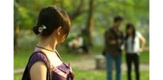 Đau đớn tột cùng khi nhìn thấy chồng đi cùng người phụ nữ trẻ ngay "ca trực" đầu năm