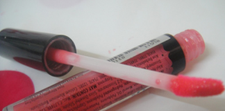 Tự chế son bóng bằng dâu tây