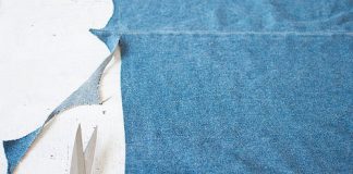 Chế chân váy demin cũ rích thành váy xẻ tà quyến rũ