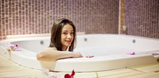 Mẹo đơn giản "xoa dịu" làn da cháy nắng ngày hè