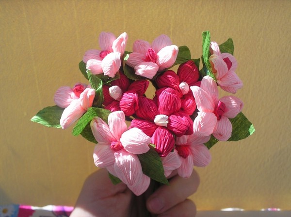 Hướng dẫn làm bó hoa xinh yêu từ giấy nhún
