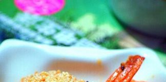 Cách làm tôm tẩm vừng chiên giòn rụm cho bữa trưa