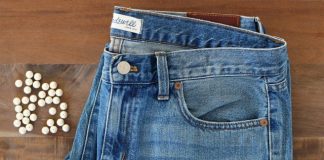 Cách làm mới quần jean cũ bằng đính ngọc trai sang chảnh