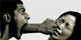 Bắt quả tang chồng ái ân với bồ, vợ bị chồng đánh bất tỉnh