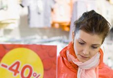 Hướng dẫn chuẩn bị khi cùng con đi mua sắm Tết