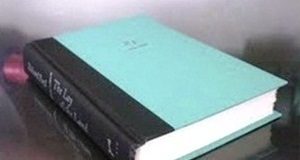 Hướng dẫn biến bìa sổ sách cũ thành túi xách duyên dáng