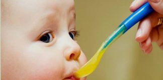 Ăn cá sớm trẻ tránh được khò khè