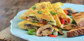 Món trứng tráng ớt chuông xanh và nấm tuyệt ngon