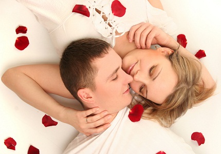 5 bí quyết khiến chồng mê mệt mà bạn nên học từ ‘gái hư’