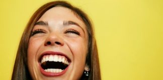 Muối mặt vì vợ quá vô duyên