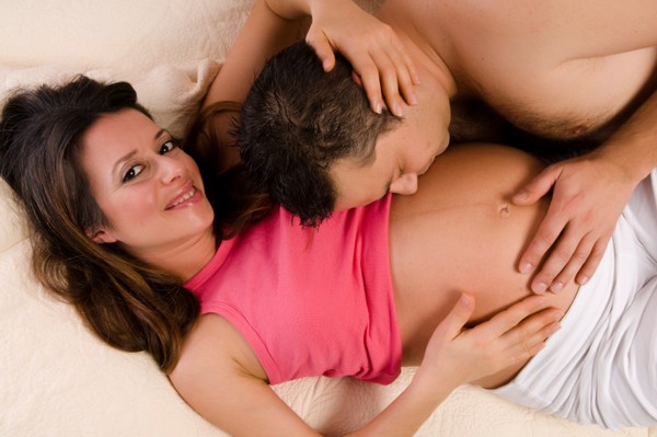 Quan hệ tình dục khi mang bầu sẽ dẫn đến sảy thai hoặc sinh non?