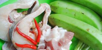 Cá kho chuối xanh đậm đà khiến cả nhà mê mẩn