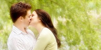 5 lý do đàn ông hôn nên hôn vợ say đắm trước khi đi làm