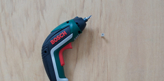 Cách làm cây thông Noel phát sáng cho nhà chật