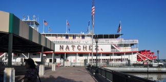 Ngắm mặt trời lặn ở New Orleans