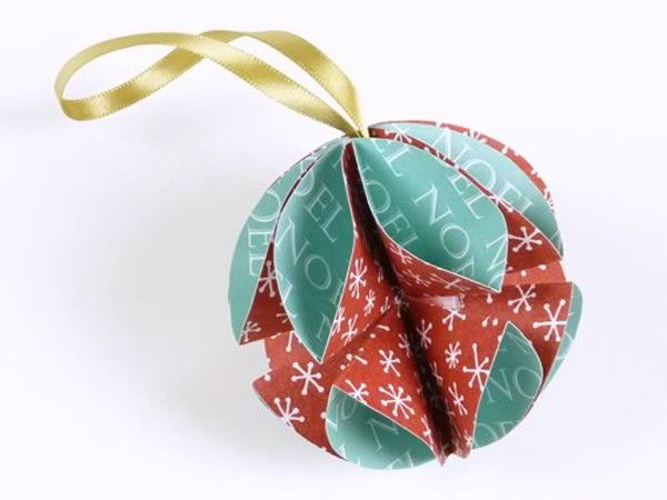 Gợi ý bạn 2 cách làm quả cầu giấy trang trí Giáng sinh