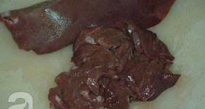 Giản dị món gan xào cần tỏi thơm ngon đưa cơm ngày lạnh