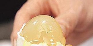 Kinh nghiệm hay để không mua phải trứng gà giả