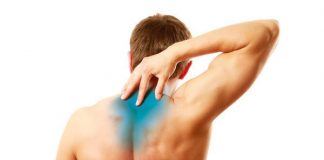 4 ảnh hưởng nguy hiểm từ tư thế nhắn tin quen thuộc