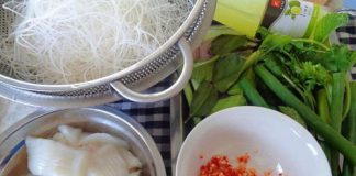 Bữa trưa cuối tuần tuyệt vời với miến trộn mực cay