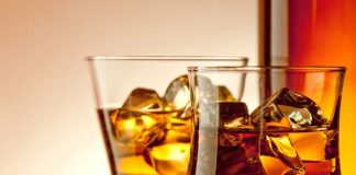 Cách làm mặt nạ dưỡng da bằng rượu whisky