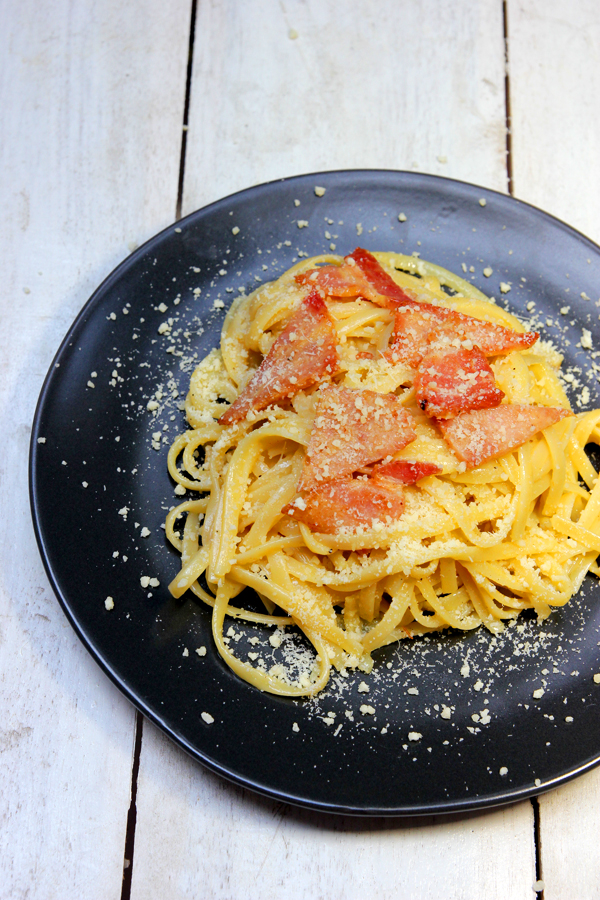 Làm món spaghetti carbonara cho bữa sáng chỉ 15 phút