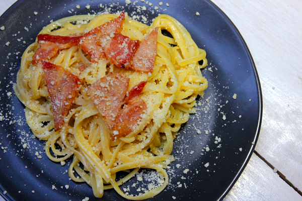 Làm món spaghetti carbonara cho bữa sáng chỉ 15 phút