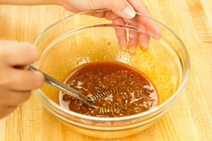 Đùi tỏi gà nướng với nước sốt miso đặc biệt