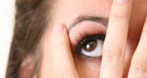 Không nên coi thường chuyện mắt nháy liên tục 1