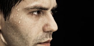 Đổ mồ hôi nhiều là dấu hiệu bệnh gì? - 1