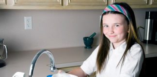 6 lỗi ngớ ngẩn khi rửa bát gây hại sức khỏe gia đình