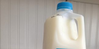 Cách lột mụn đầu đen tại nhà bằng sữa tươi