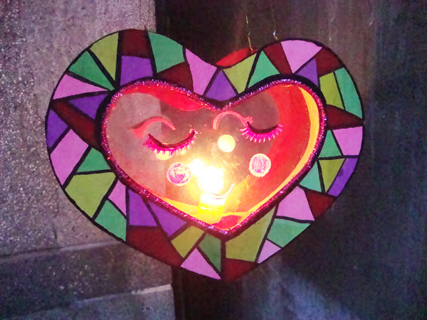 Cách làm đèn lồng bằng giấy hình trái tim 'cấm bỏ qua'