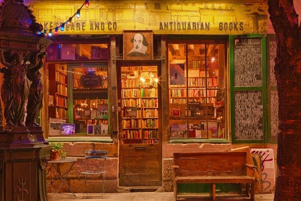 Đến Paris thăm hiệu sách cổ đẹp nhất thế giới