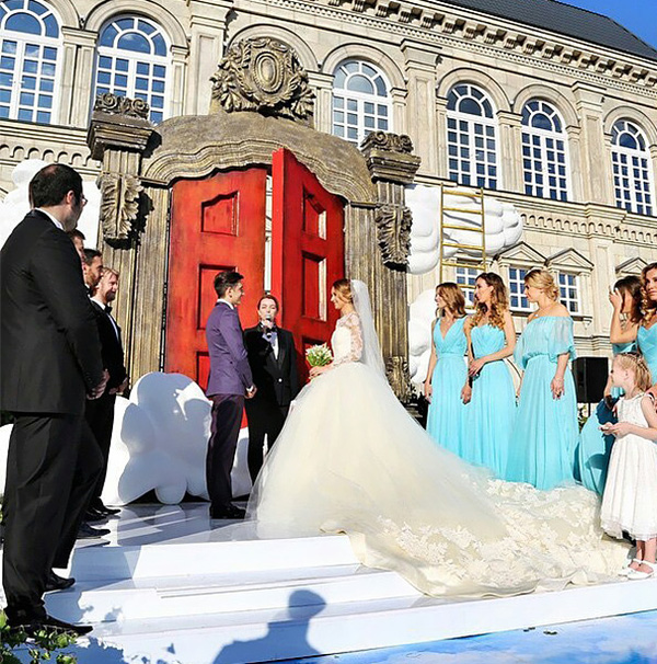 Tan chảy với đám cưới của cặp đôi ngọt ngào nhất thế giới