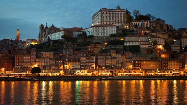 Thăm Cais da Ribeira linh hồn của Porto