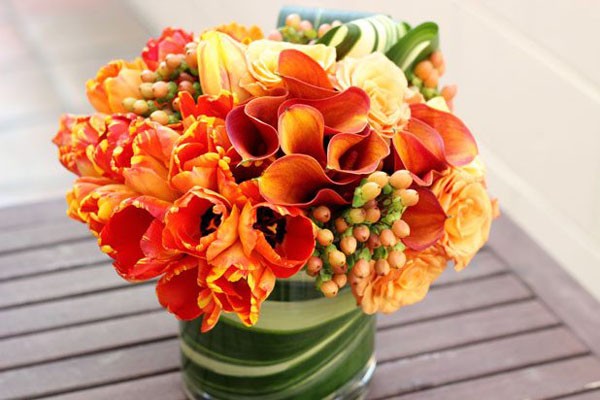 Đầu tuần học cách cắm hoa đẹp với sắc cam dịu dàng