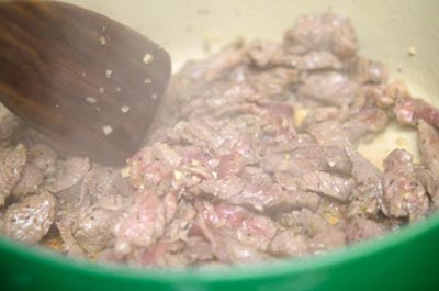 Nấu canh giá đỗ thịt bò thanh mát