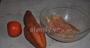 Canh gà khoai lang nóng hổi bổ dưỡng