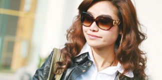 Chăm sóc mắt mùa hè