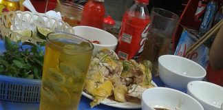 Bị chặt chém ở nhà hàng, vợ chồng đánh nhau vì xót của