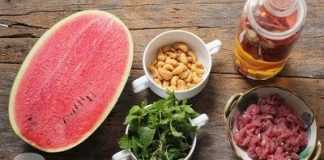 Làm salad cùi dưa hấu lạ mà ngon cho bữa trưa