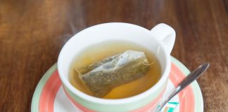 Cách chữa mắt sưng đỏ sáng sớm