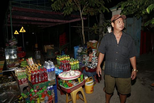 Người dân đang rầm rập đến xem xử thảm sát Bình Phước