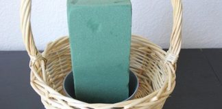 Cách cắm giỏ hoa để bàn màu tím cho cuối tuần lãng mạn