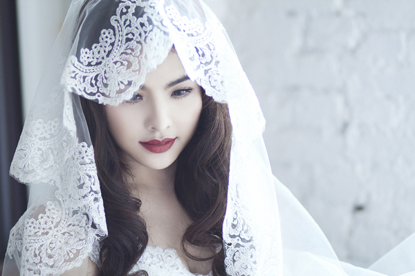 Bí ẩn đằng sau tấm khăn voan che mặt cô dâu ngày cưới